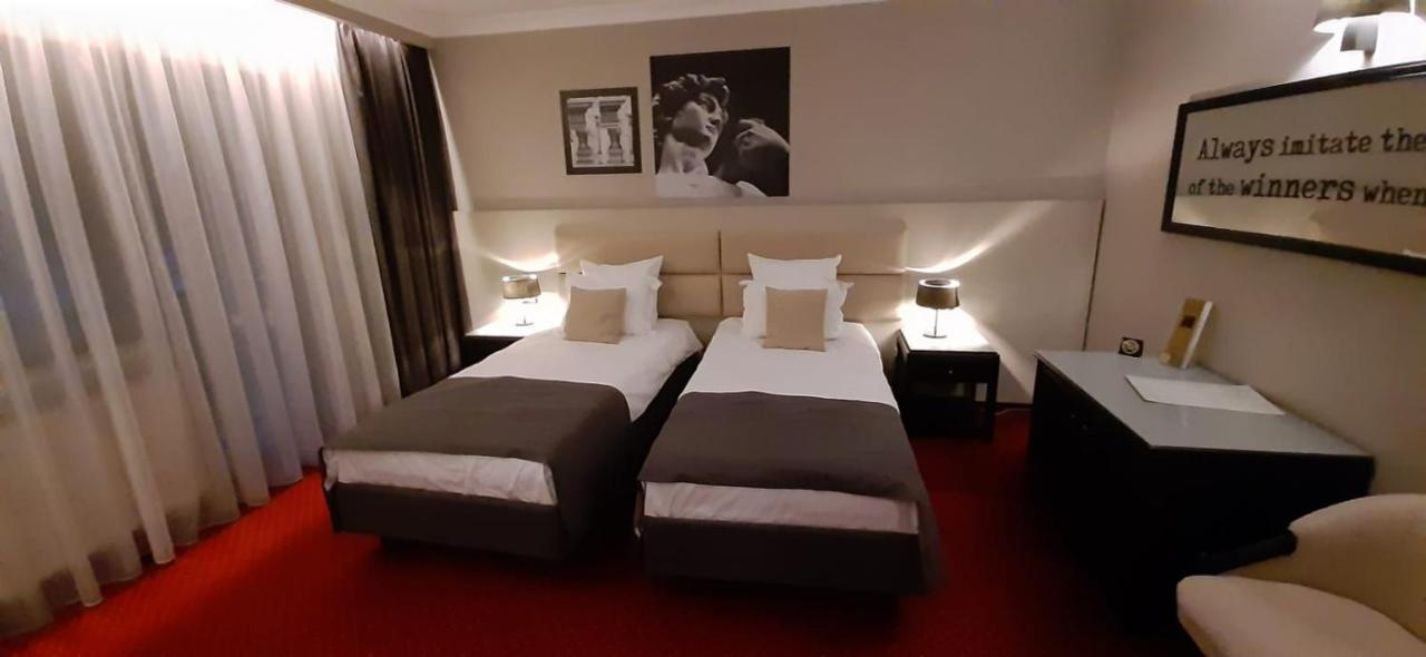 Hotel Dumbrava Bacău Eksteriør billede