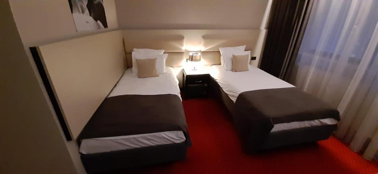 Hotel Dumbrava Bacău Eksteriør billede