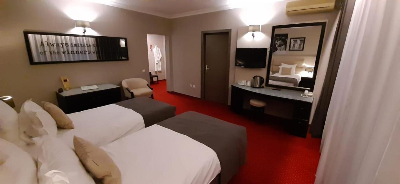 Hotel Dumbrava Bacău Eksteriør billede