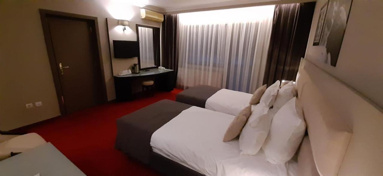 Hotel Dumbrava Bacău Eksteriør billede