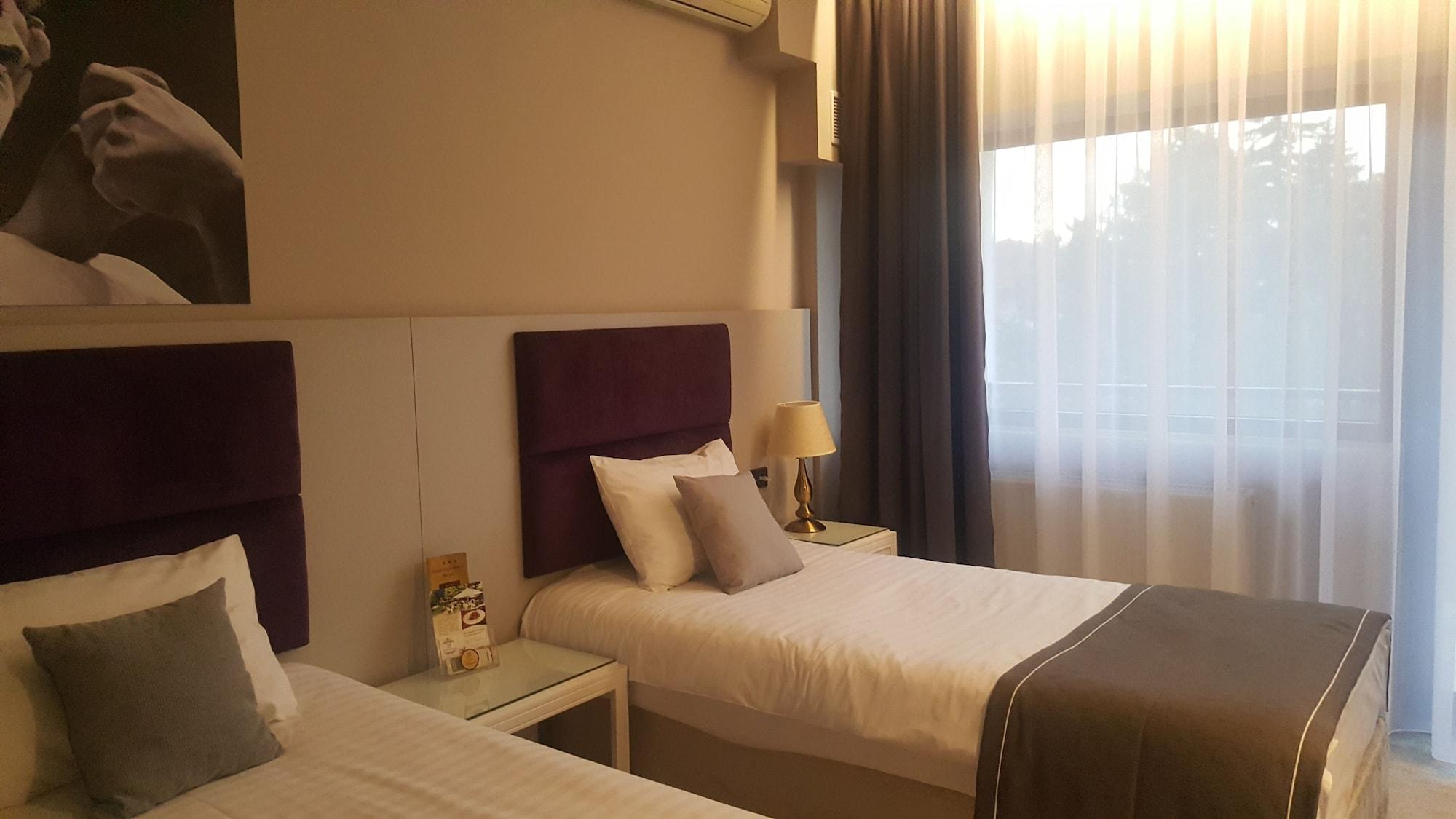 Hotel Dumbrava Bacău Eksteriør billede