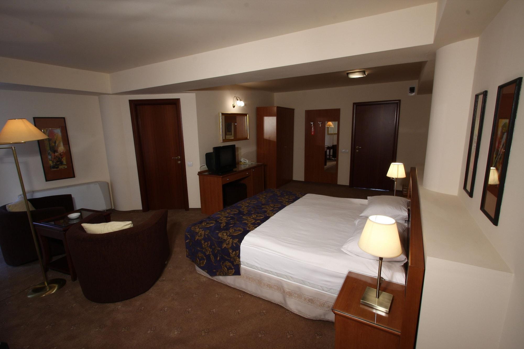 Hotel Dumbrava Bacău Eksteriør billede
